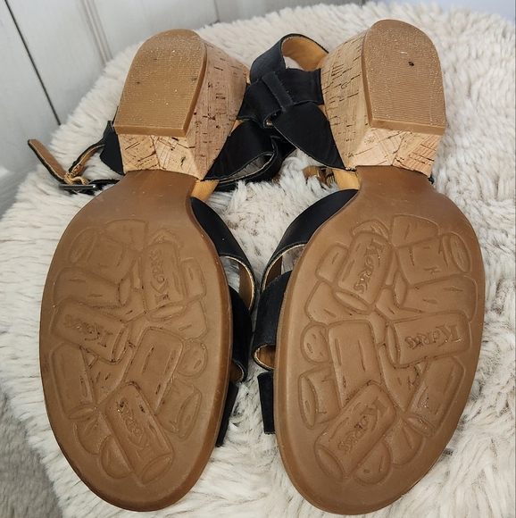 Corkys Size 9m Leather Black and Tan Wedge Sandals with Crisscross Straps - Picture 10 of 11